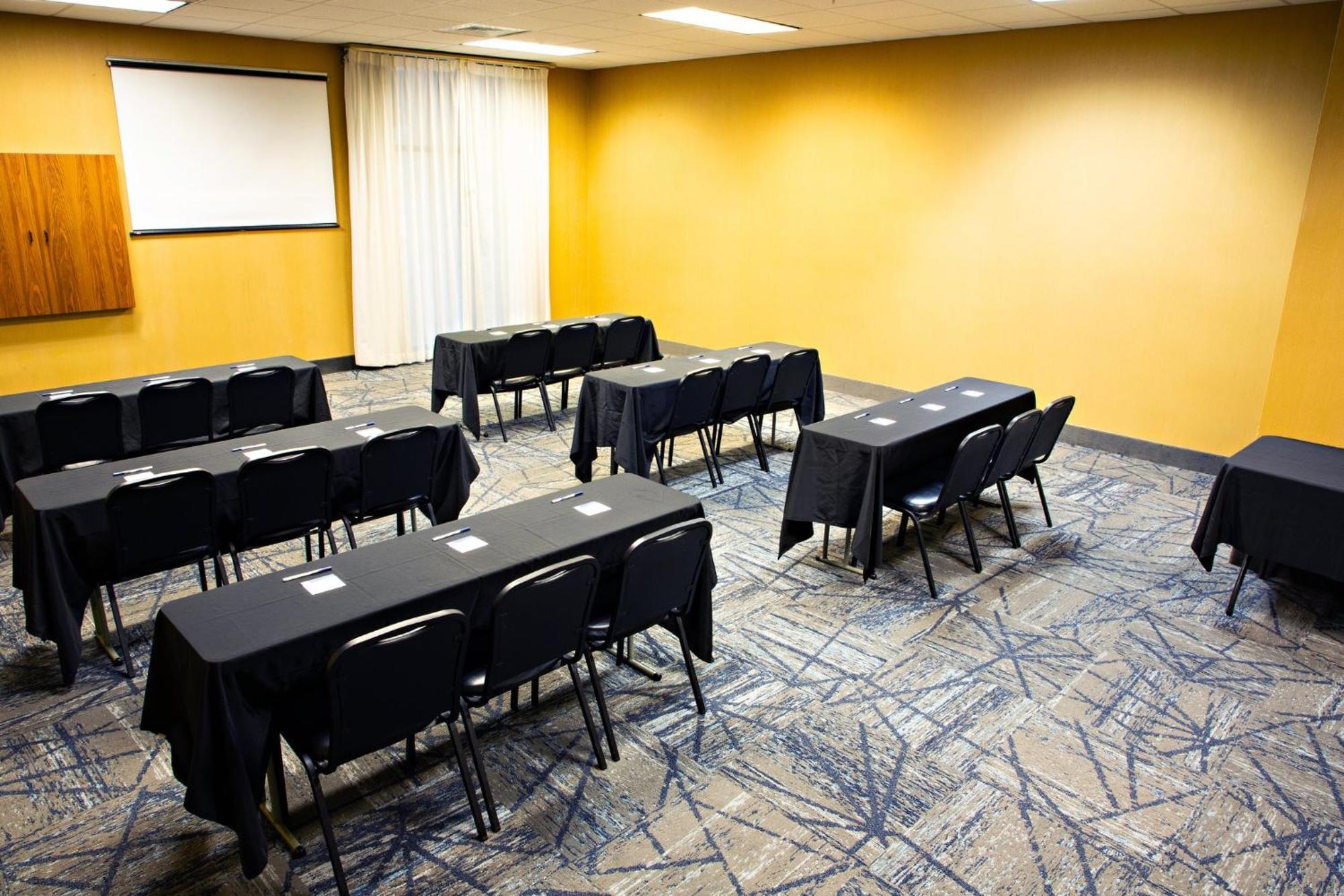 מכניקסבורג Holiday Inn Express & Suites Harrisburg West מראה חיצוני תמונה