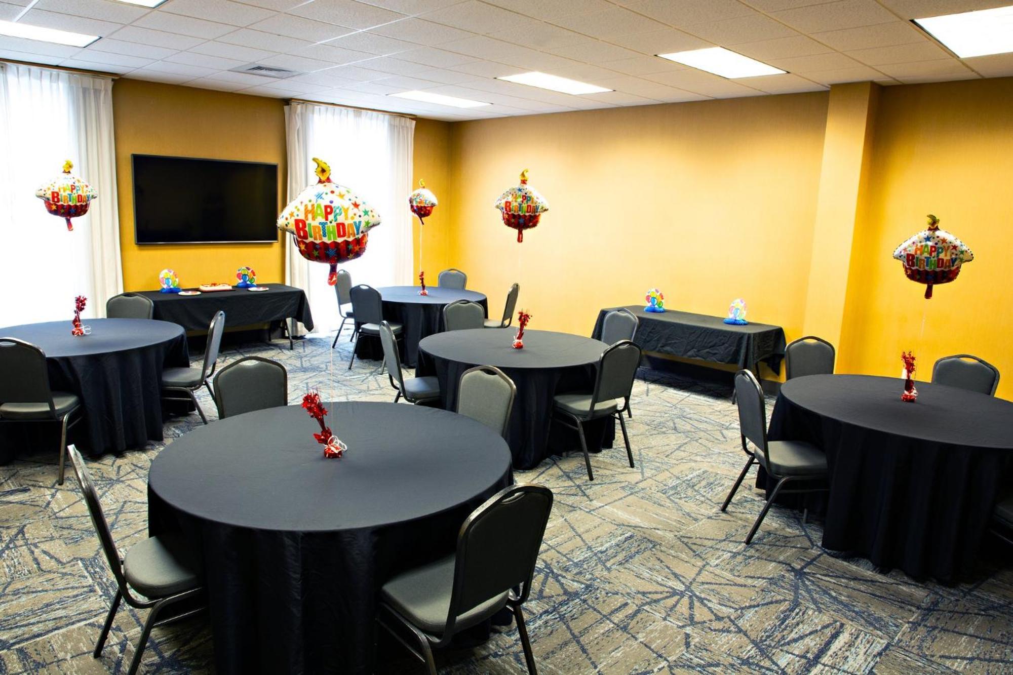 מכניקסבורג Holiday Inn Express & Suites Harrisburg West מראה חיצוני תמונה